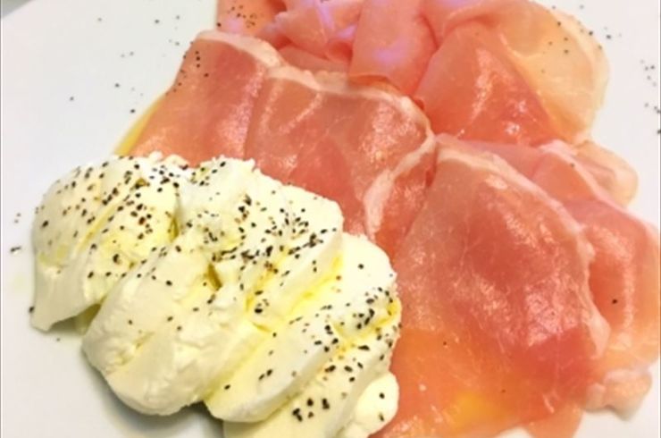 生ハムとチーズ